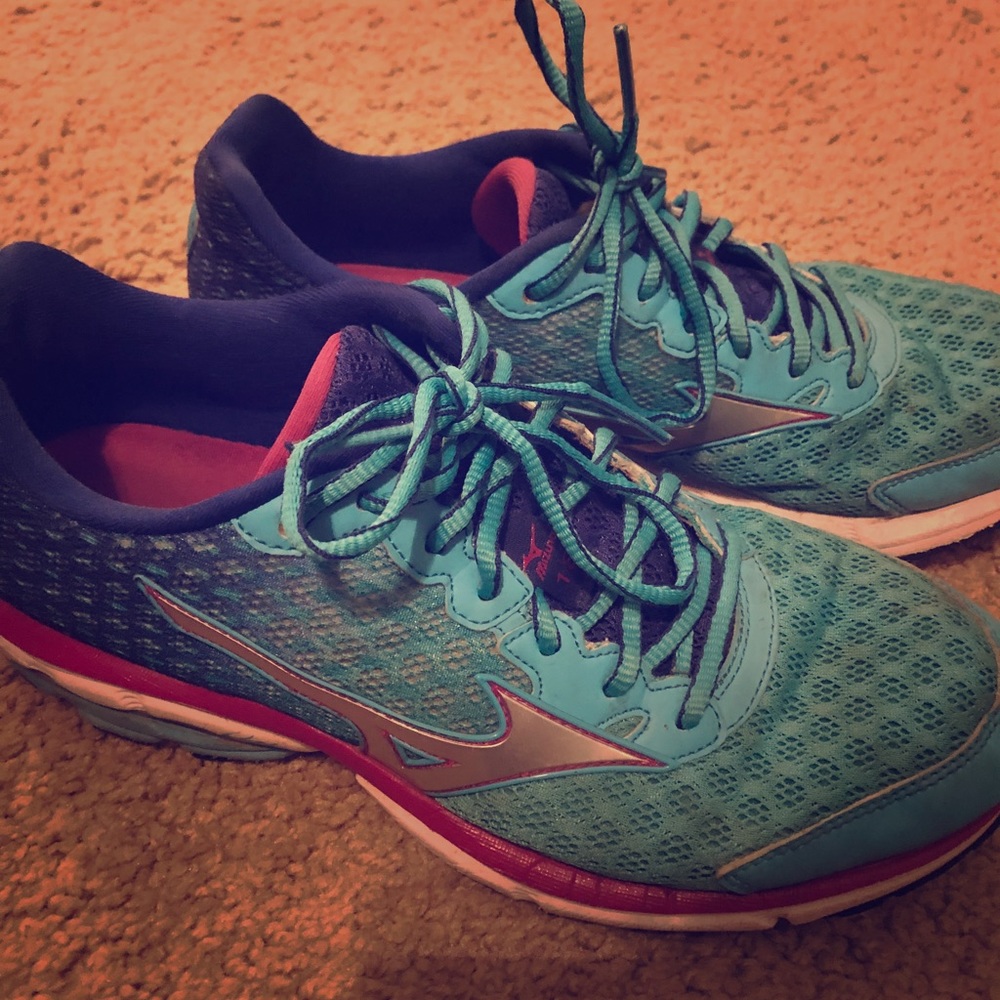 Mizuno running shoes SIZE 9.5